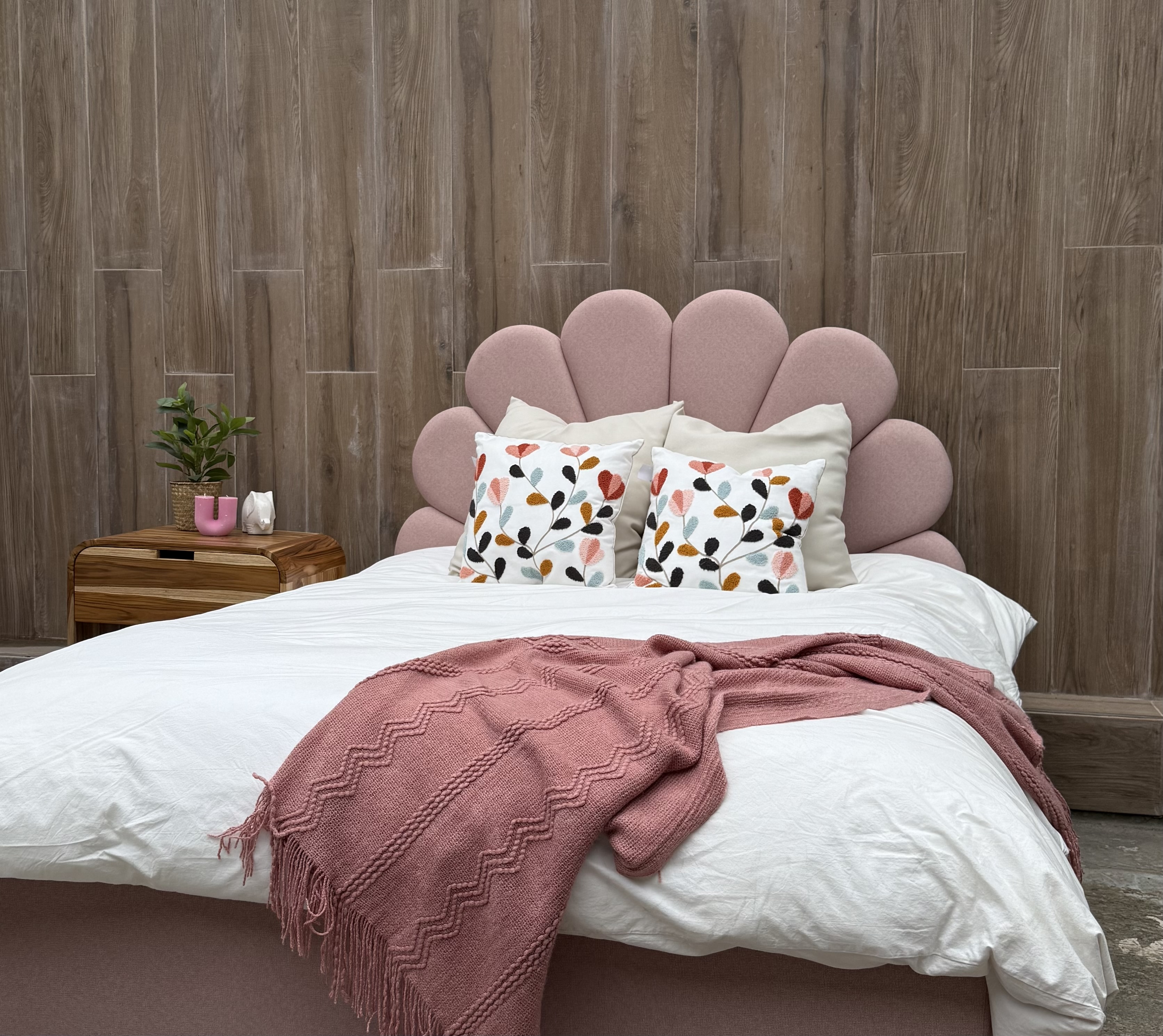 Cabecera en pétalos